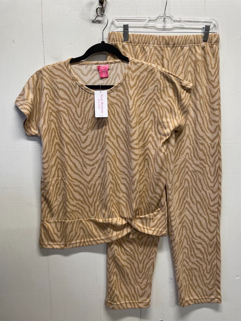 Isaac Mizrahi Women's Pajama Set Size Small Animal Print New With Tags Soft!